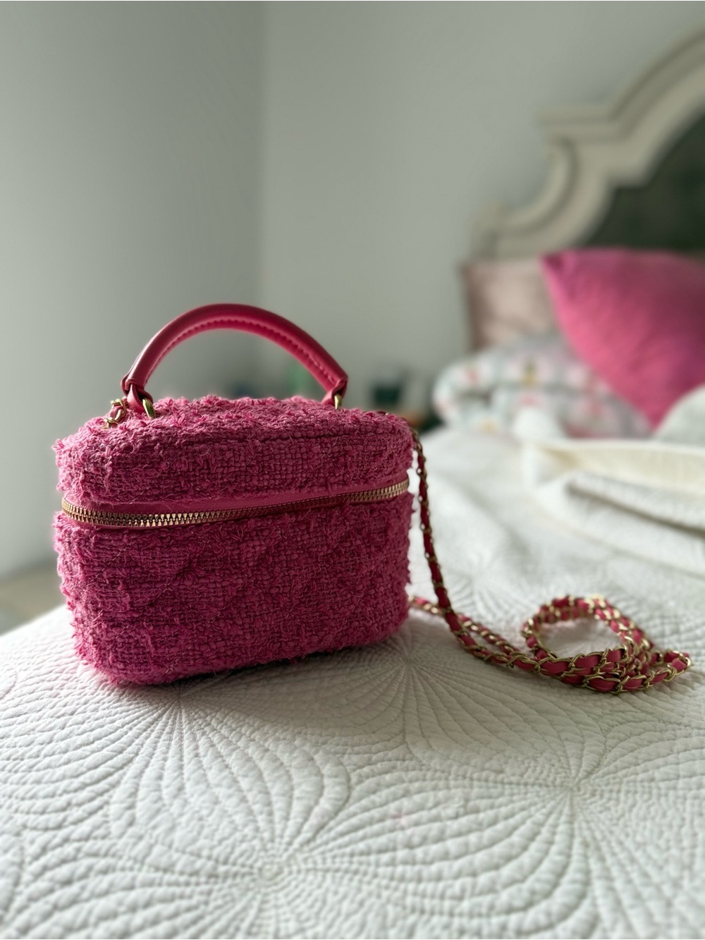Women's Pink Textured Crossbody Bag with Gold Chain